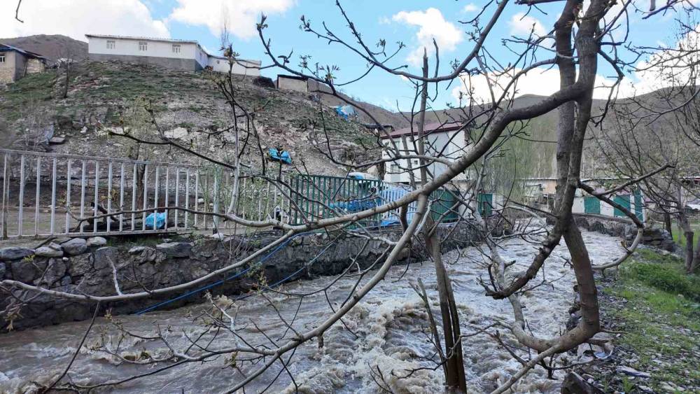Şırnak’ta Ev Ve Ahırlar Sular Altında Kaldı