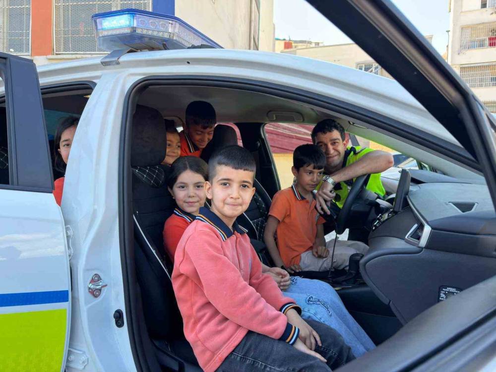 Cizre’de Geleceğin Sürücüleri Kuralları Polis Amcalarından Öğrendi