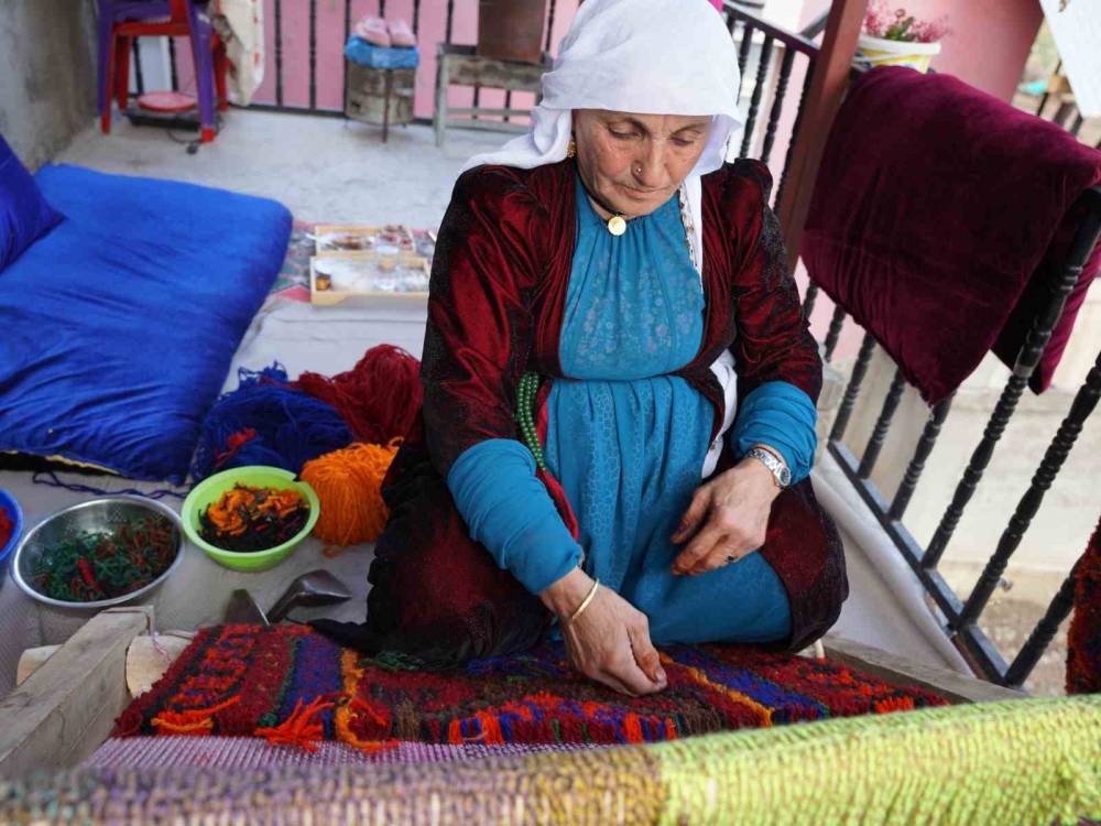 Şırnak'ta Yapımı 1 Ay Süren Seccadeler 20 Bin Liradan Satılıyor