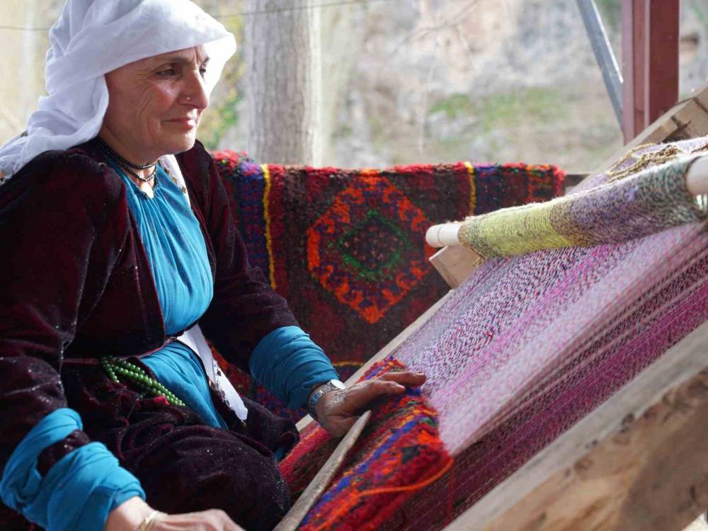 Şırnak'ta Yapımı 1 Ay Süren Seccadeler 20 Bin Liradan Satılıyor