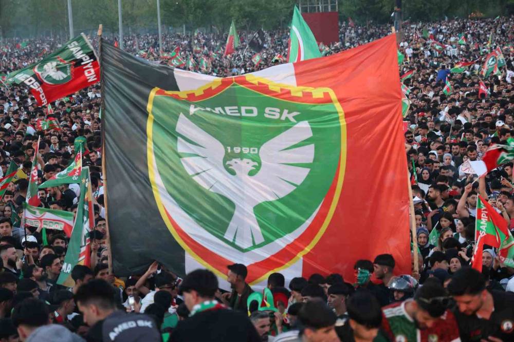 Amed Sportif Faaliyetler Kupayı Kaldırarak Şampiyonluğu Kutladı