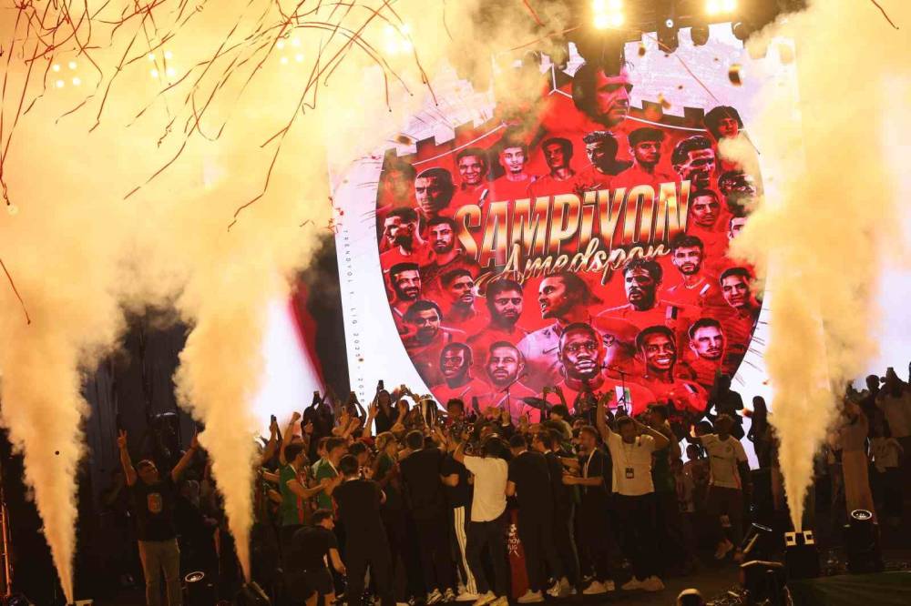 Amed Sportif Faaliyetler Kupayı Kaldırarak Şampiyonluğu Kutladı
