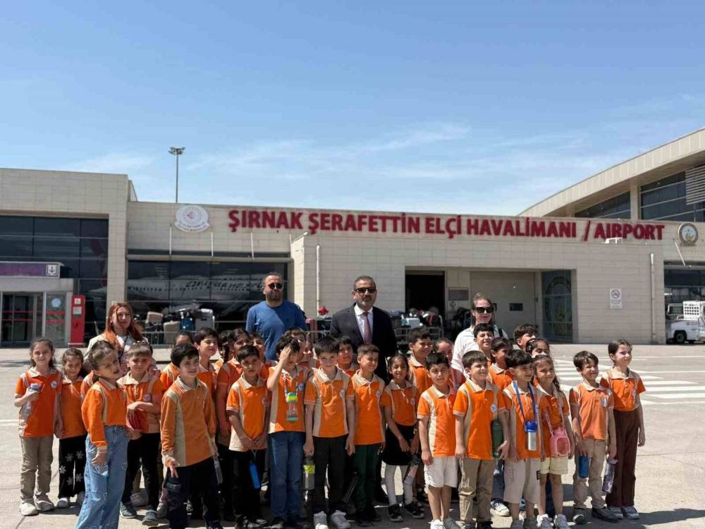 Cizre’de Minik Öğrenciler Hem Havalimanı Gezdi Hem Uçakları Yakından Gördü