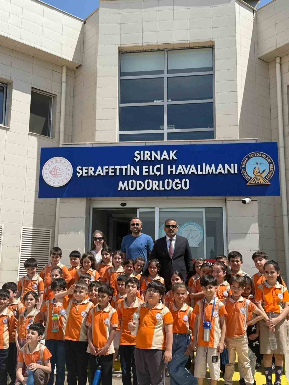 Cizre’de Minik Öğrenciler Hem Havalimanı Gezdi Hem Uçakları Yakından Gördü