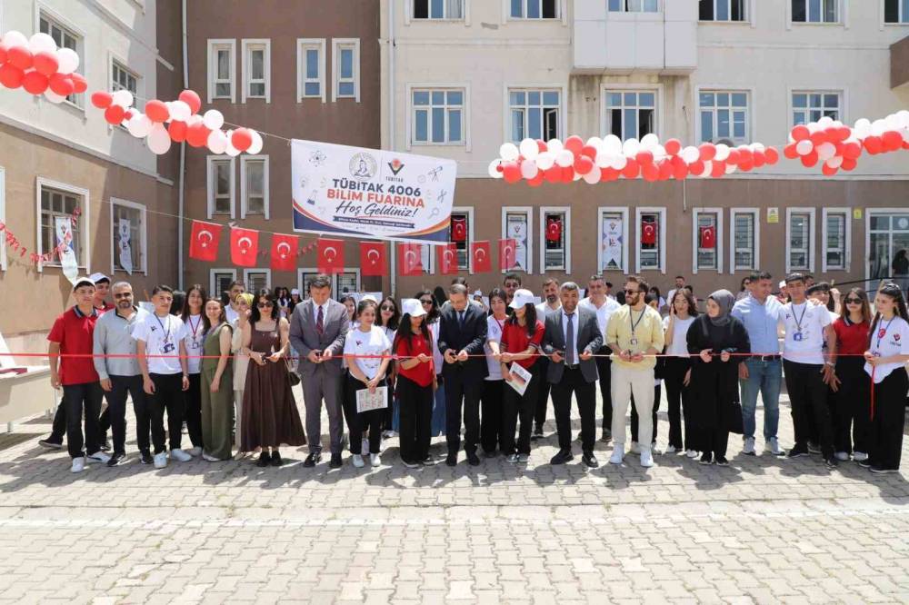 Cizre’de Öğrenciler Projelerini Görücüye Çıkardı