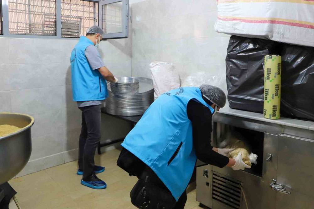 Diyarbakır’da Bayram Öncesi Tatlı, Şekerleme Ve Marketlere Gıda Denetimi