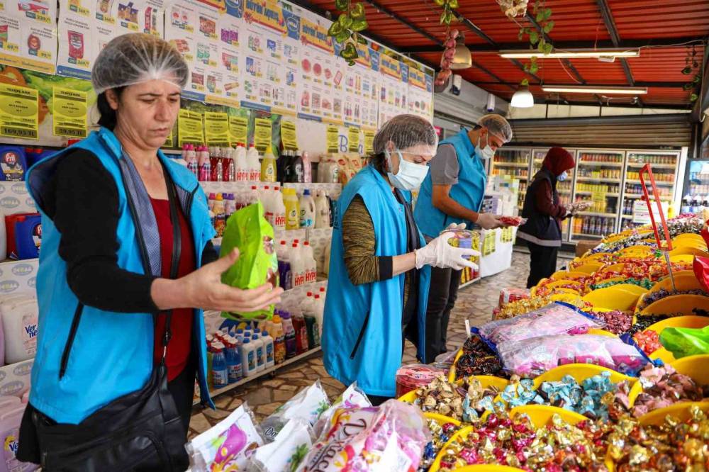 Diyarbakır’da Bayram Öncesi Tatlı, Şekerleme Ve Marketlere Gıda Denetimi