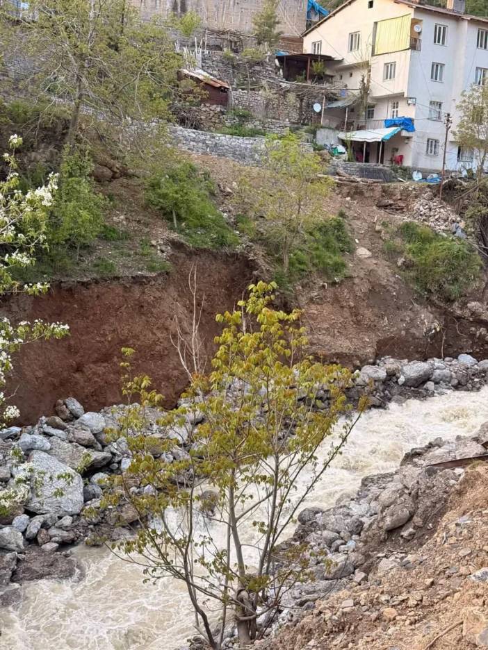 beytussebapta-toprak-kaymasi-ve-heyelan-riskine-karsi-uyaribeytussebap-belediyesi-ilcede-etkiasdd.jpg