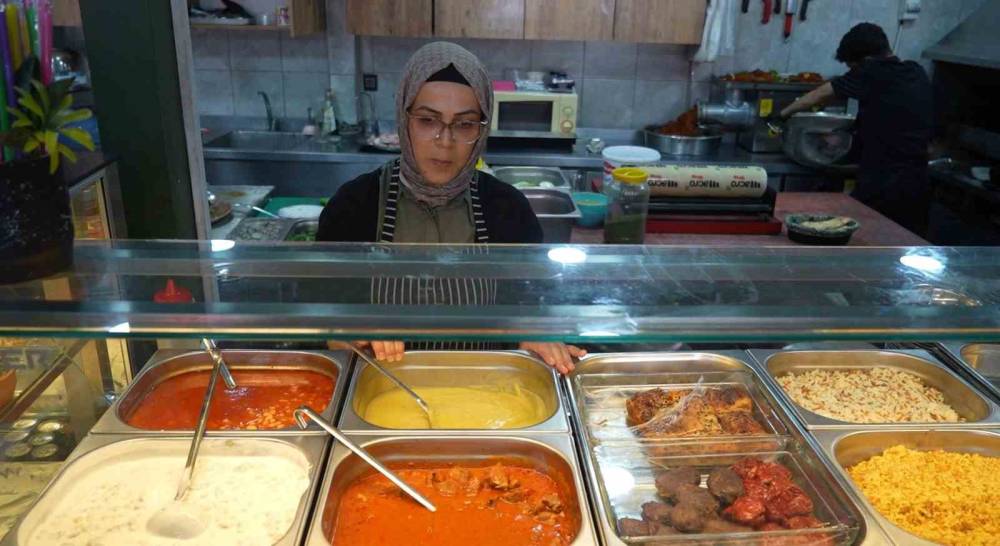 Evde Başladığı Yemek Serüvenini İşletmeye Dönüştürdü