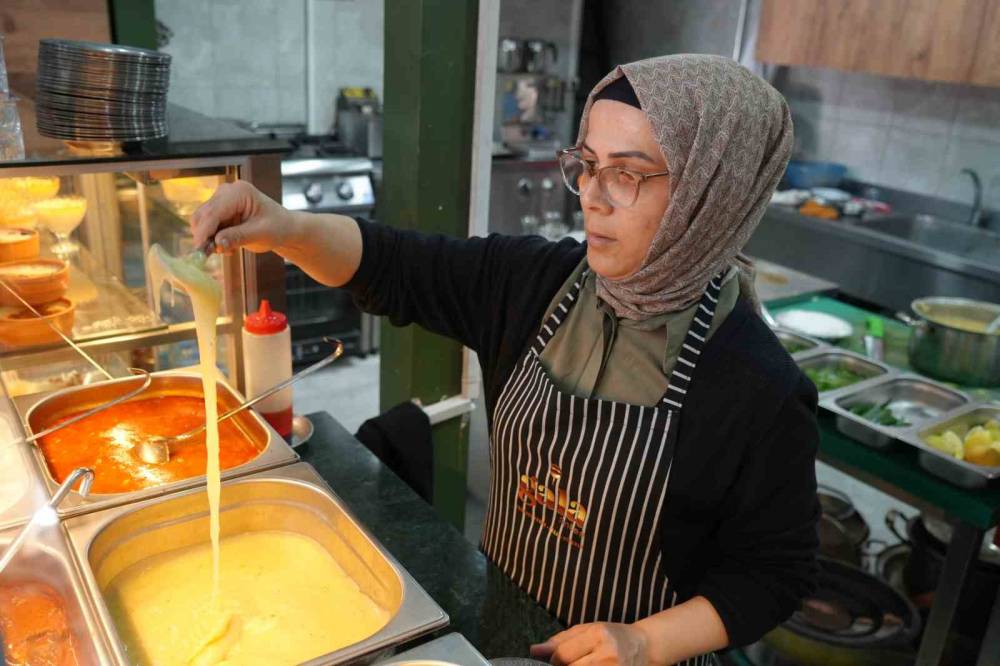 Evde Başladığı Yemek Serüvenini İşletmeye Dönüştürdü