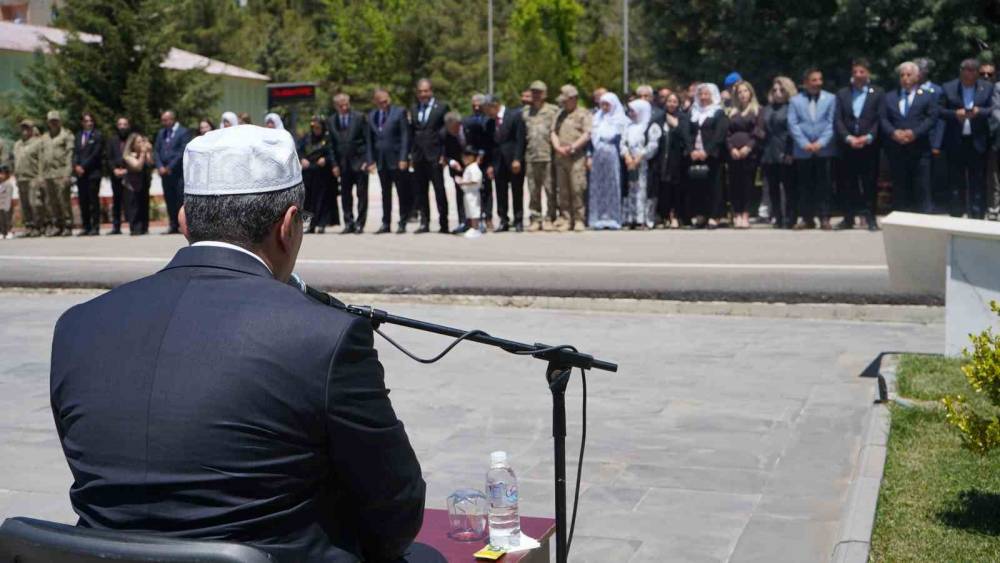 Vali Ekici Mehmetçik'le Bayramlaşma Töreninde Konuştu: "Dünyanın En Yiğit Ordusuna Sahibiz"