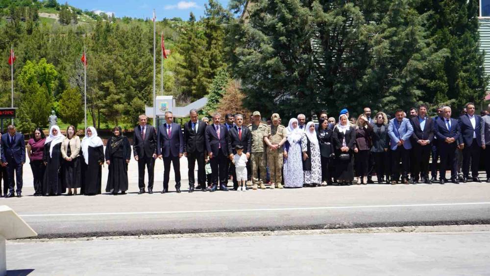 Vali Ekici Mehmetçik'le Bayramlaşma Töreninde Konuştu: "Dünyanın En Yiğit Ordusuna Sahibiz"