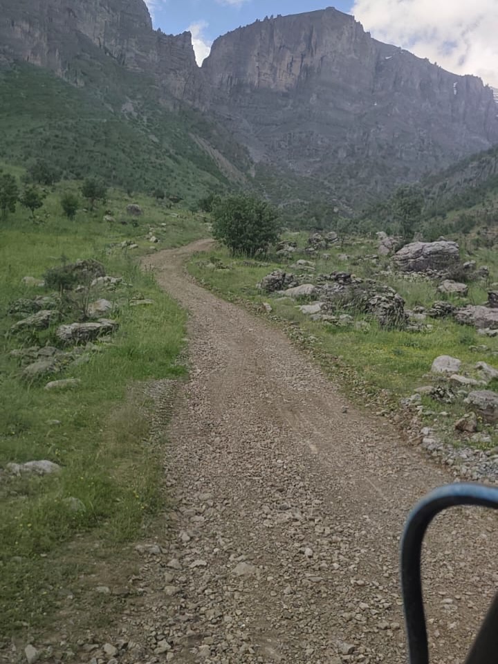 belediye-ekiplerimiz-tarafindan-yayla-yolumuzun-bongi-hawoya-kadar-olan-kisminda-yol-acma-calis-3.jpg