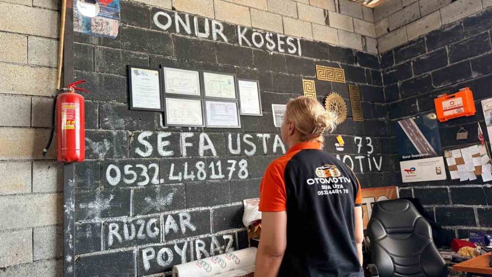 Şırnak'ta Yemek Bırakmak İçin Kocasının Araç Tamir Atölyesine Geldi, Motor Ustası Oldu