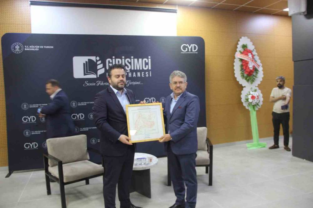 Cizre’de "Girişimci Kütüphanesi" Programı Düzenlendi