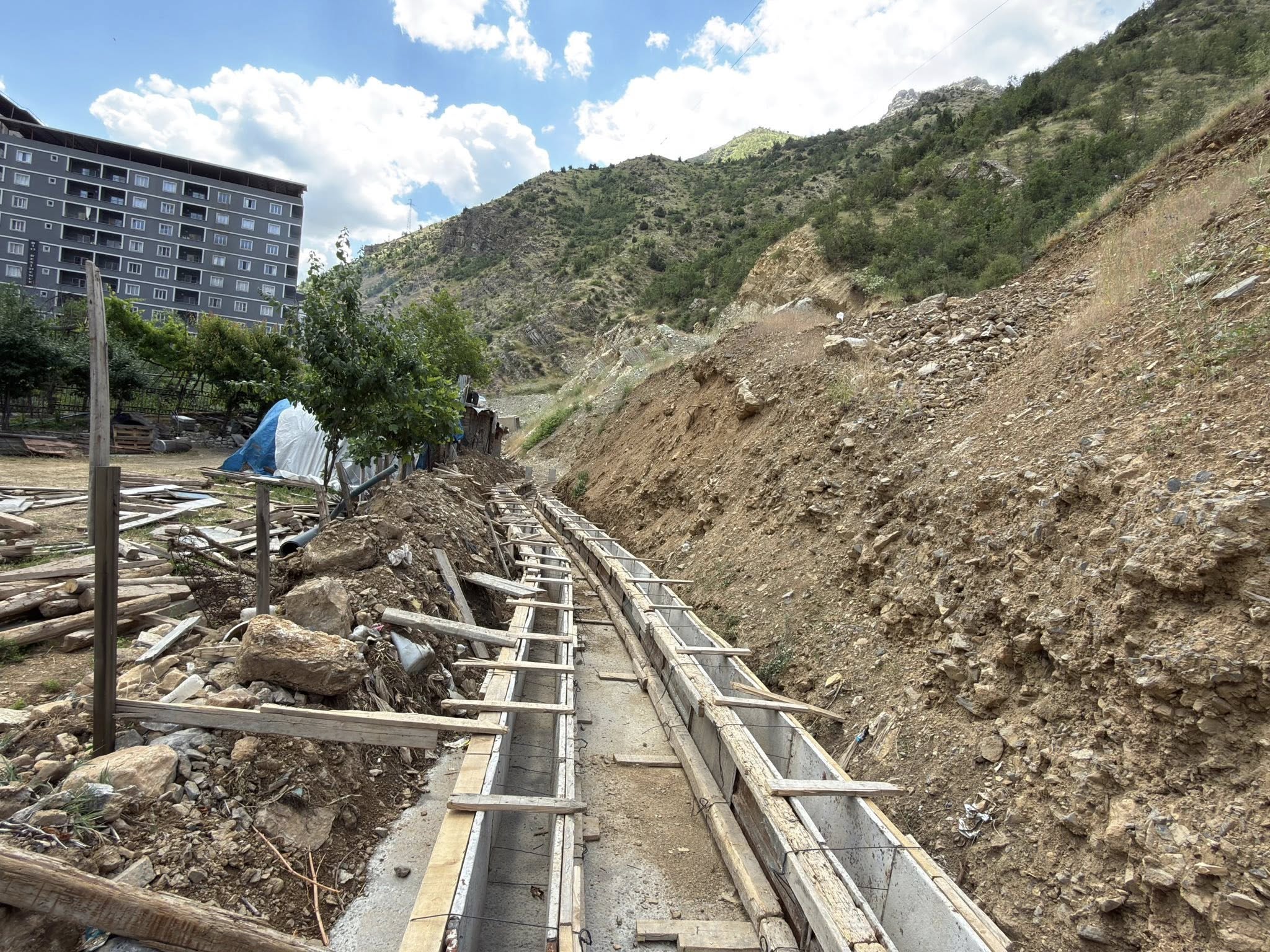 aa-20260615-41678239-41678237-uluderede-tarimsal-sulama-kanali-calismasi-suruyor.jpg