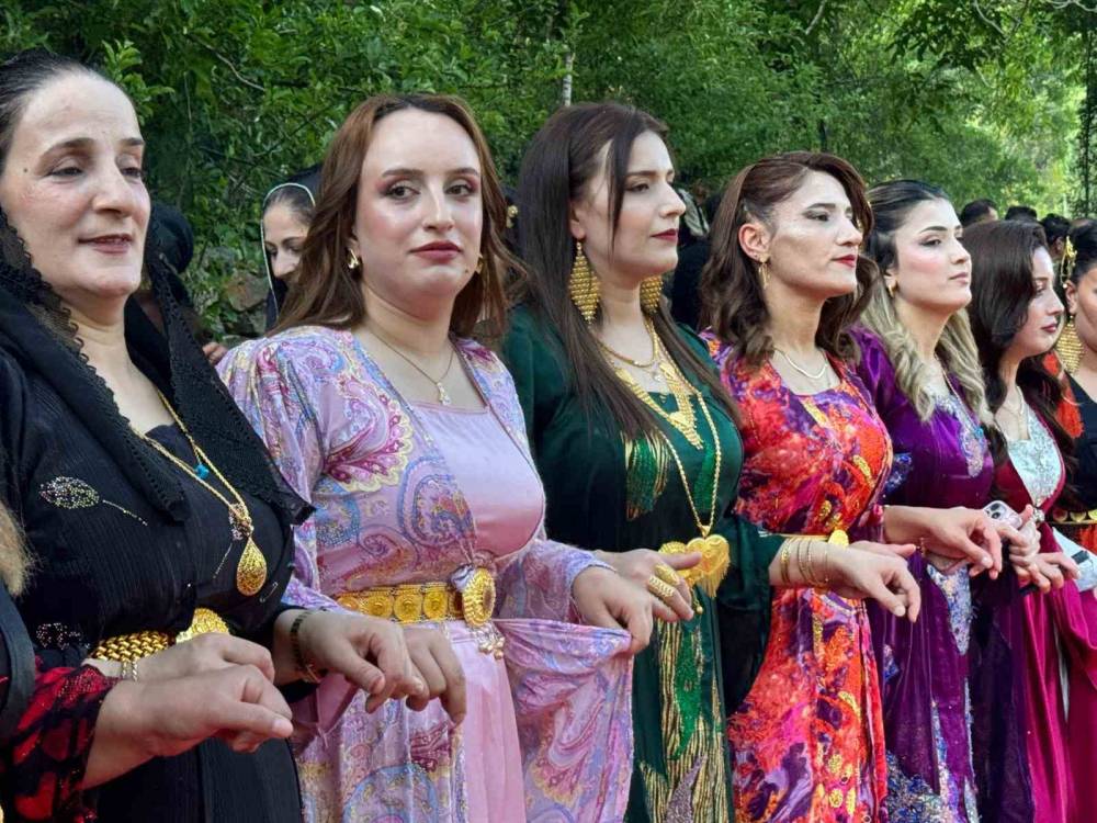 Şırnak’ta En Uzun Halay Kuyruğu