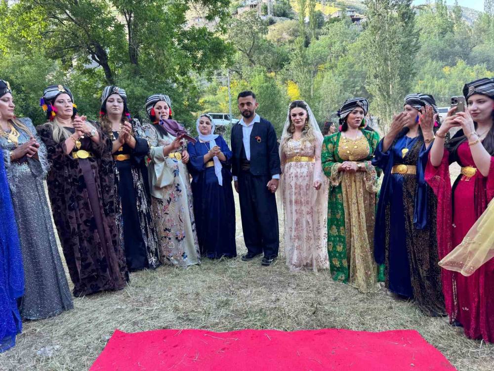 Şırnak’ta En Uzun Halay Kuyruğu
