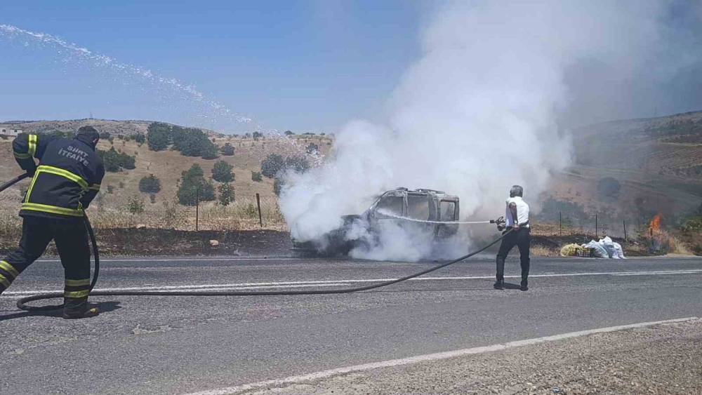 Siirt’te Seyir Halindeki Otomobil Alev Aldı
