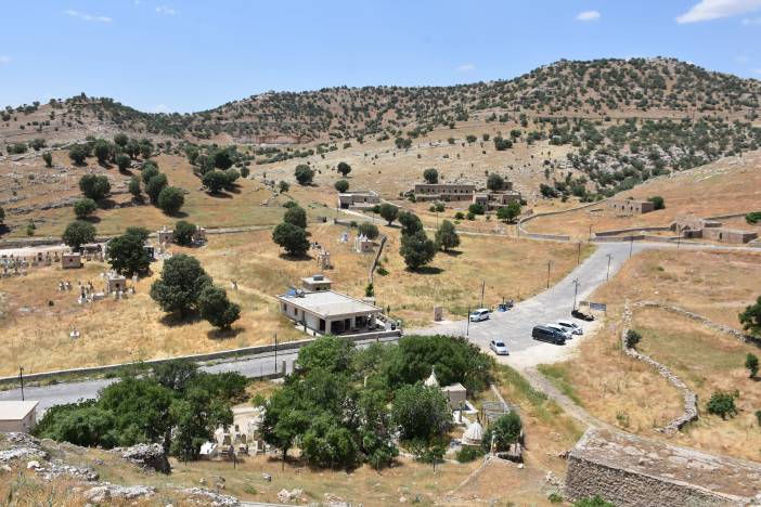 aa-20260623-41757592-41757583-ezidiler-yillar-sonra-dondukleri-magara-koyunde-konforlu-bir-yasama-kavustu-1.jpg