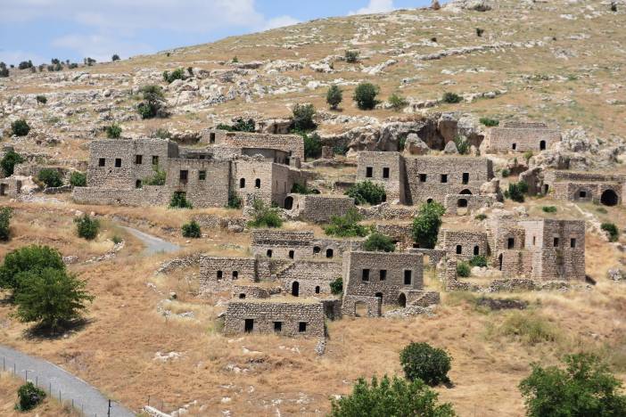 aa-20260623-41757592-41757584-ezidiler-yillar-sonra-dondukleri-magara-koyunde-konforlu-bir-yasama-kavustu-1.jpg