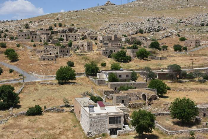 aa-20260623-41757592-41757585-ezidiler-yillar-sonra-dondukleri-magara-koyunde-konforlu-bir-yasama-kavustu-1.jpg