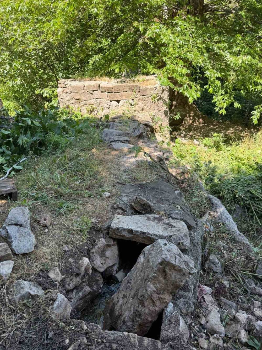 Diyarbakır’da Tarihi Çeşme Harabeye Döndü