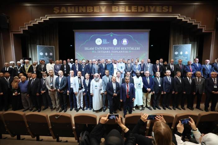 rektor-alkis-1-islam-universiteleri-rektorleri-istisare-toplantisina-katildi-9455907e-a592-4dd5-9b83-cf8cde5c1512.jpeg