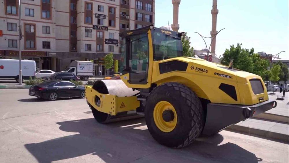 Şırnak Belediyesi Araç Filosunu Güçlendirdi: 12,6 Tonluk Toprak Silindiri Hizmete Girdi