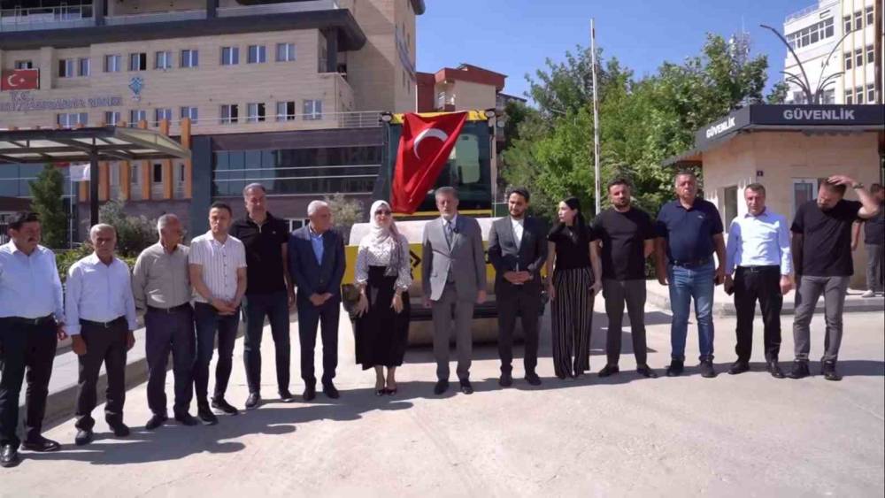 Şırnak Belediyesi Araç Filosunu Güçlendirdi: 12,6 Tonluk Toprak Silindiri Hizmete Girdi