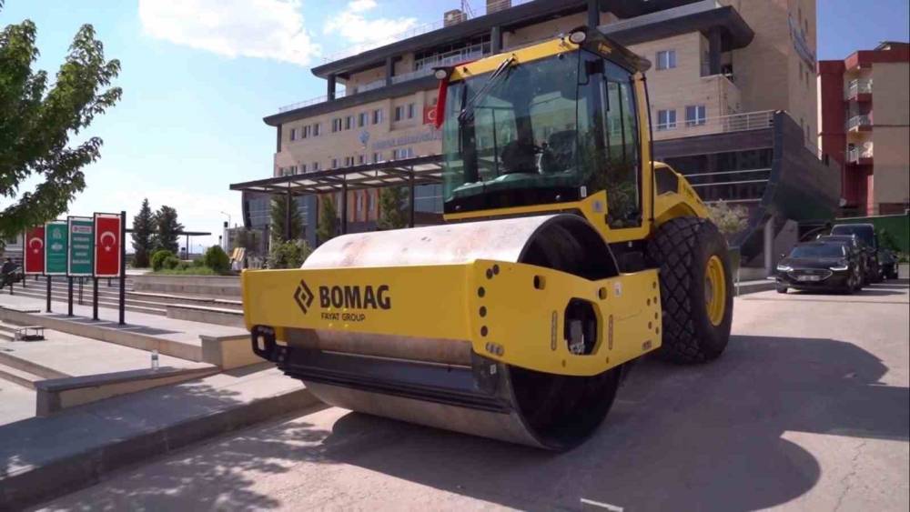 Şırnak Belediyesi Araç Filosunu Güçlendirdi: 12,6 Tonluk Toprak Silindiri Hizmete Girdi