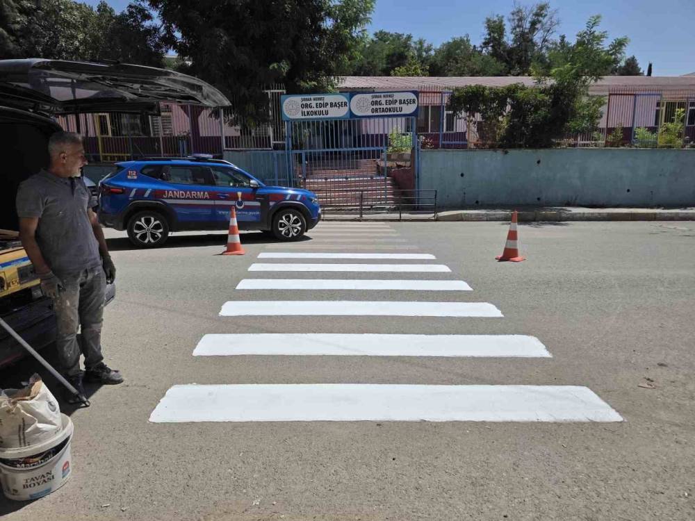 Şırnak’ta Yaya Geçitleri Ve Yol Çizgileri Yenileniyor