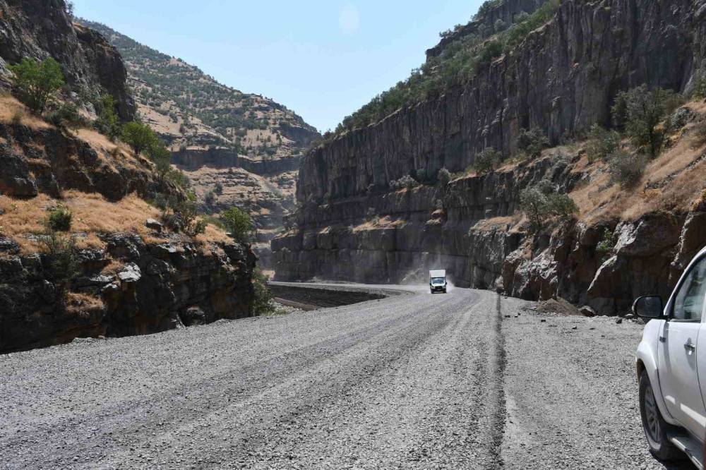 Şırnak'ta Bir İlk! 11 Metre Genişliğinde Yol Yapılıyor