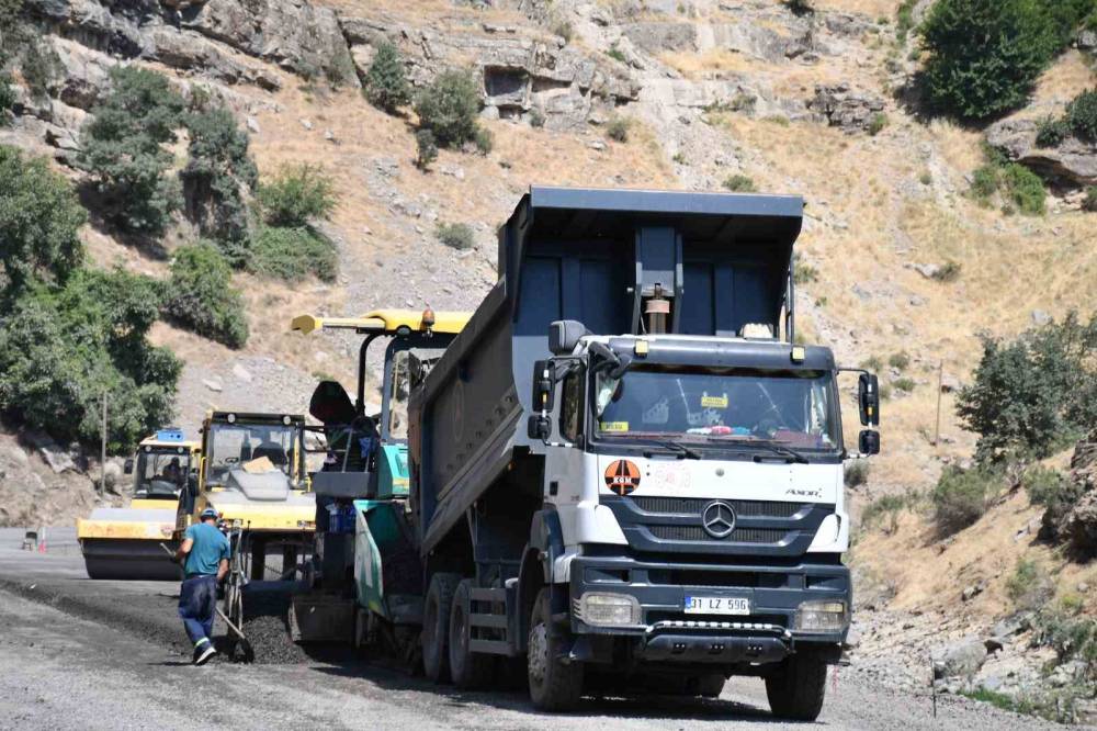 Şırnak'ta Bir İlk! 11 Metre Genişliğinde Yol Yapılıyor