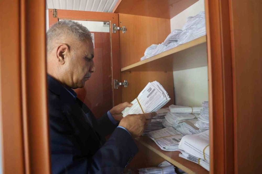 Türkiye’nin En Büyük Mahallesinin Muhtarı, Boşanma Tebligatlarına Dikkat Çekti