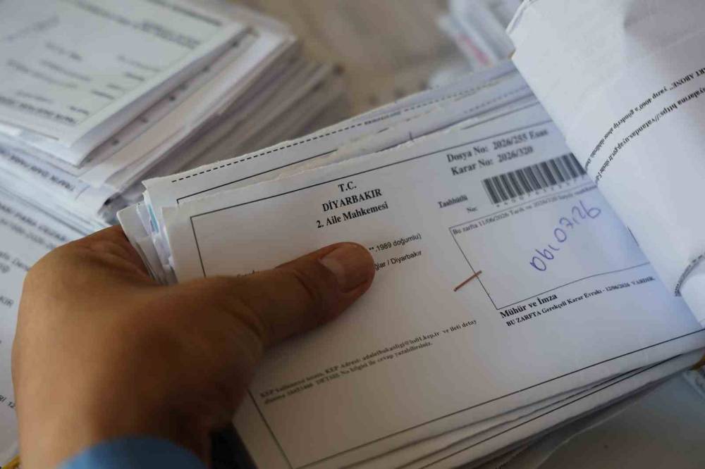 Türkiye’nin En Büyük Mahallesinin Muhtarı, Boşanma Tebligatlarına Dikkat Çekti