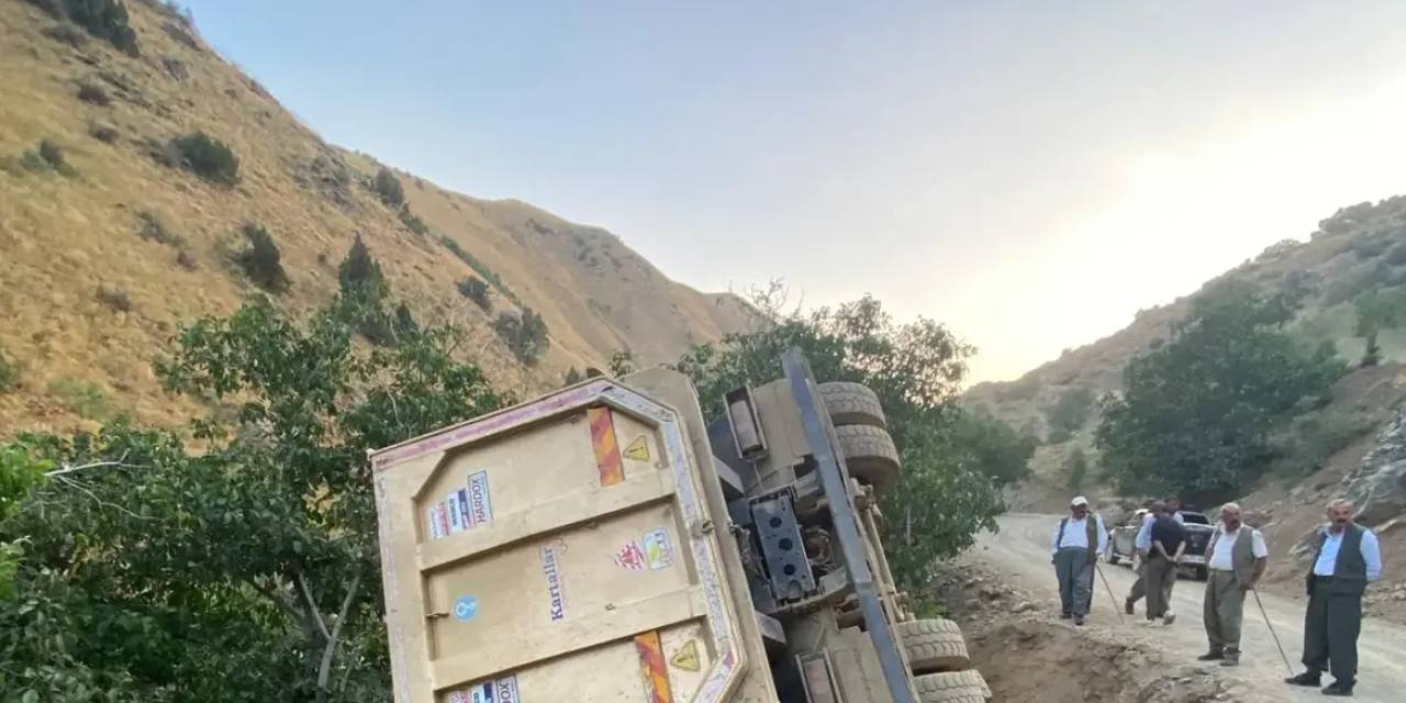 beytussebapta-hafriyat-kamyonu-dar-virajda-kaza-yaptibeytussebap-ilcesine-bagli-ortali-koyuasd.jpg