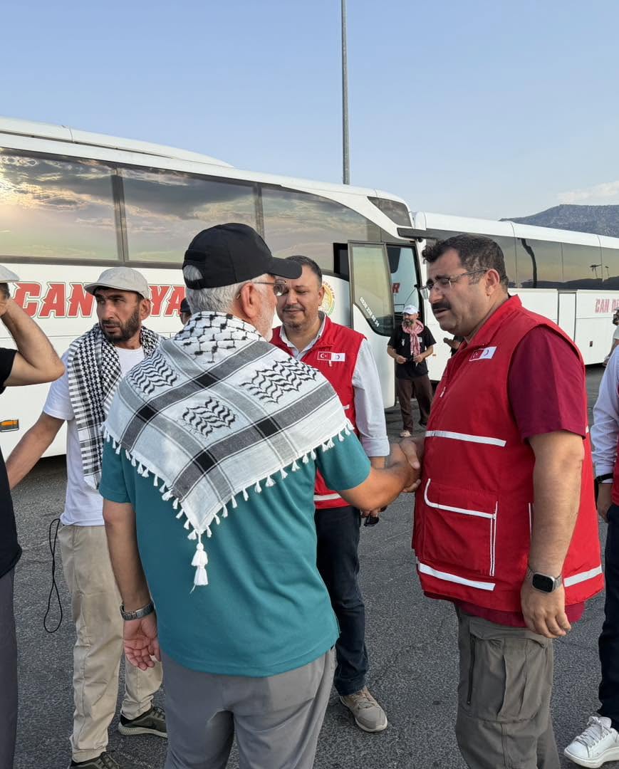 bosna-hersekin-srebrenitsa-kentinden-filistine-ulasmak-icin-yola-cikan-ve-habur-sinir-kapisin-2.jpg