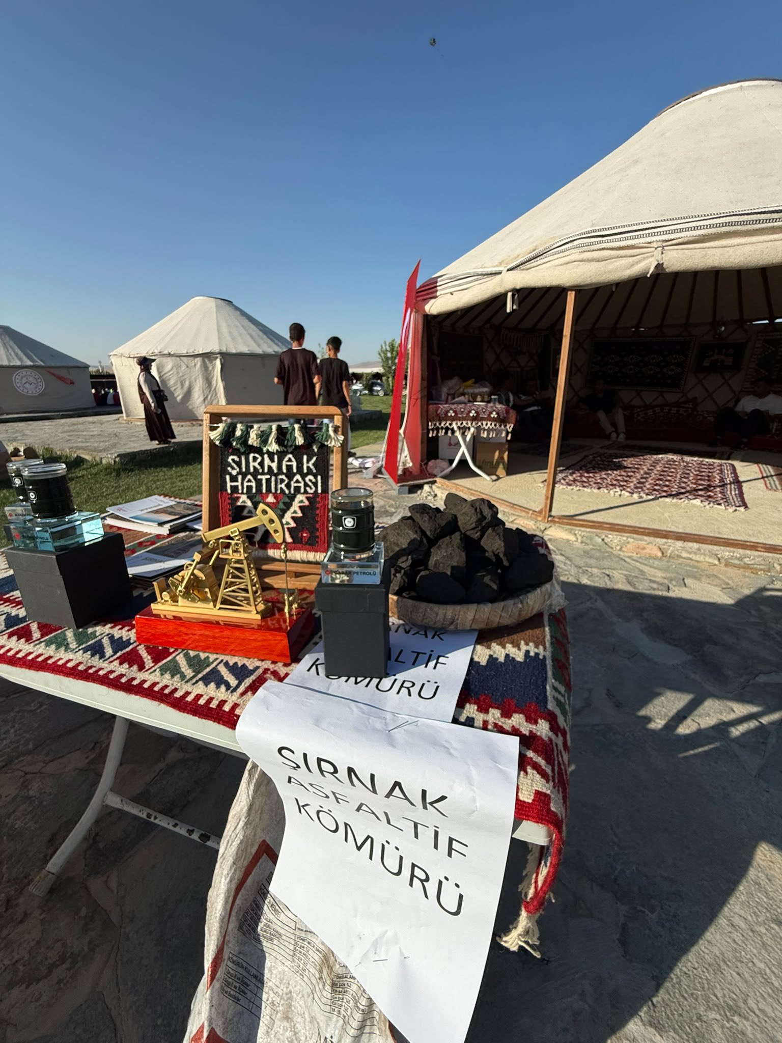 hql625-xkaauhxp.jpg