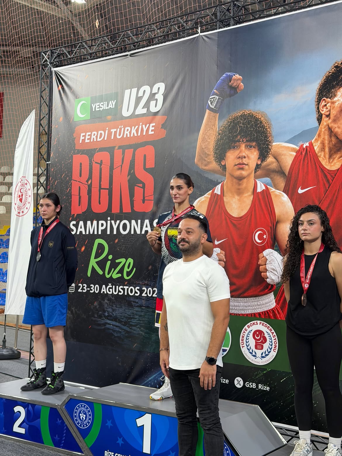 2330-agustos-tarihleri-arasinda-rizede-duzenlenen-u23-turkiye-boks-sampiyonasini-turkiye-samp.jpg