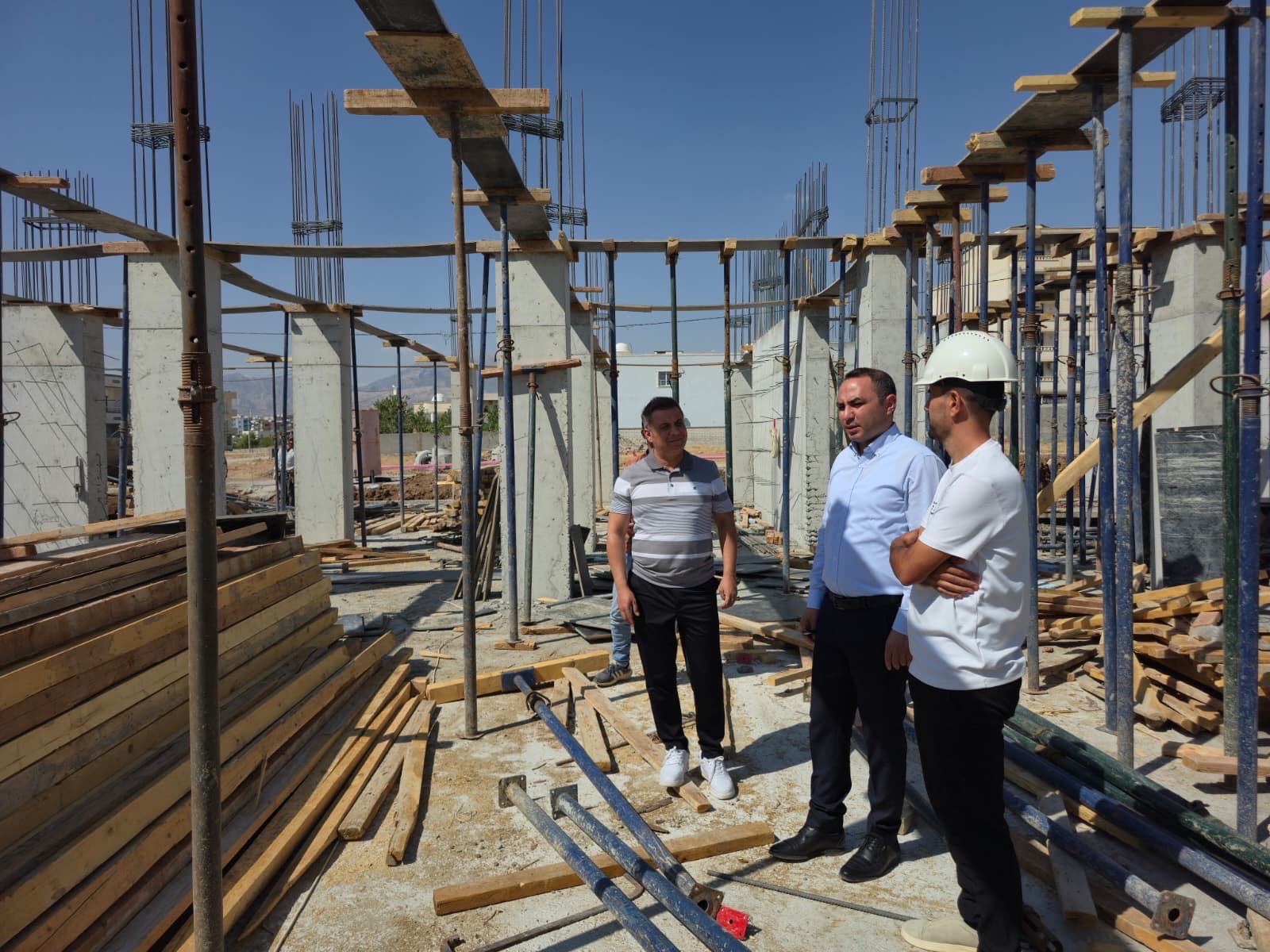 aa-20260923-42544949-42544946-silopi-kaymakami-partal-okul-insaatlarinda-incelemelerde-bulundu.jpg