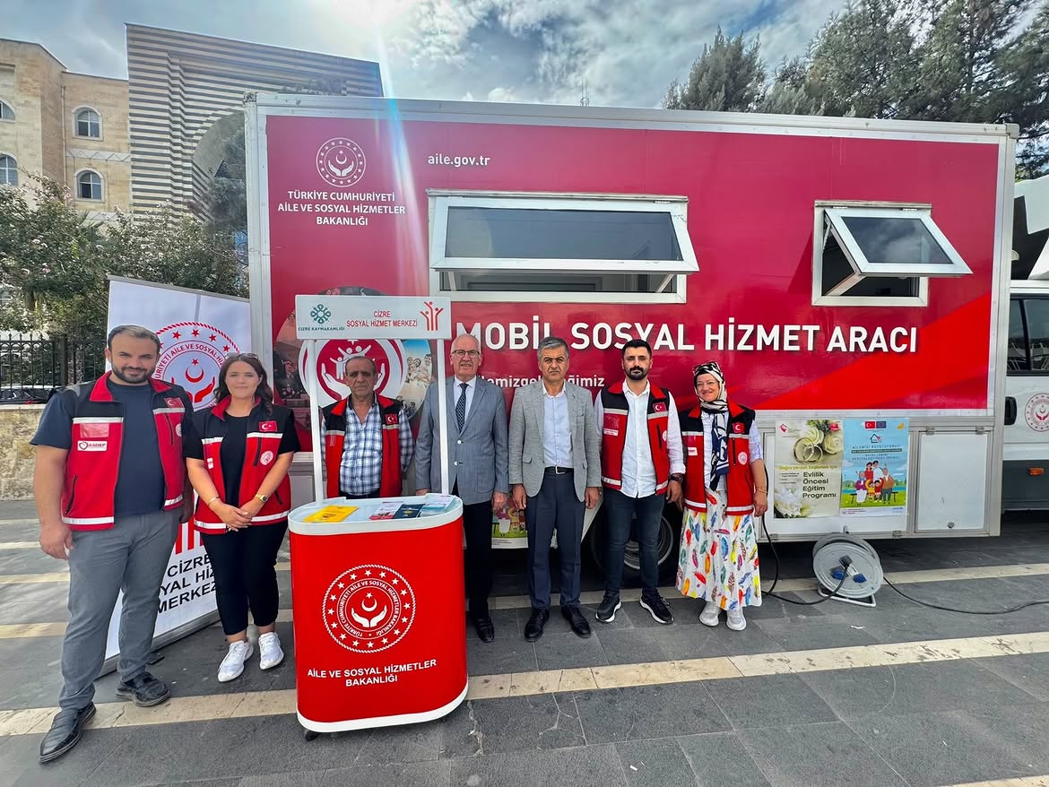 mobil-sosyal-hizmet-aracimiz-sahadacizre-sosyal-hizmet-merkezi-mudurlugumuz-ekiplerince-aile-3.jpg