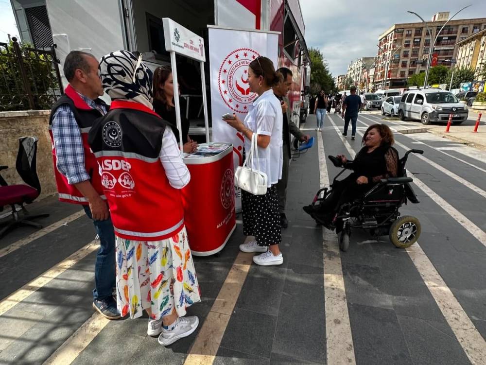 Cizre’de Mobil Araçla Vatandaşlara Yerinde Destek