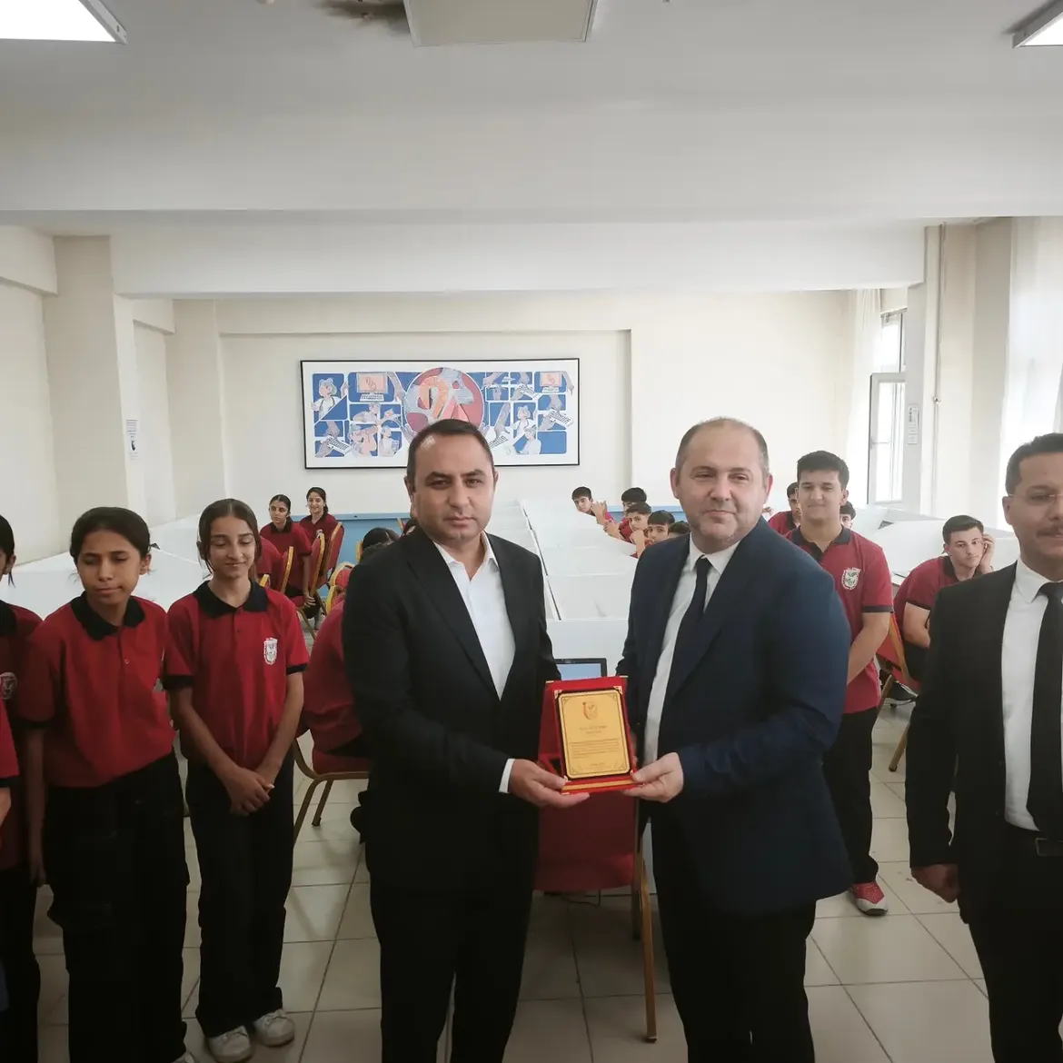 kaymakamimiz-sayin-caglar-partal-albaraka-turk-katilim-bankasi-yoneticileriyle-birlikte-silopiasd-001.jpg