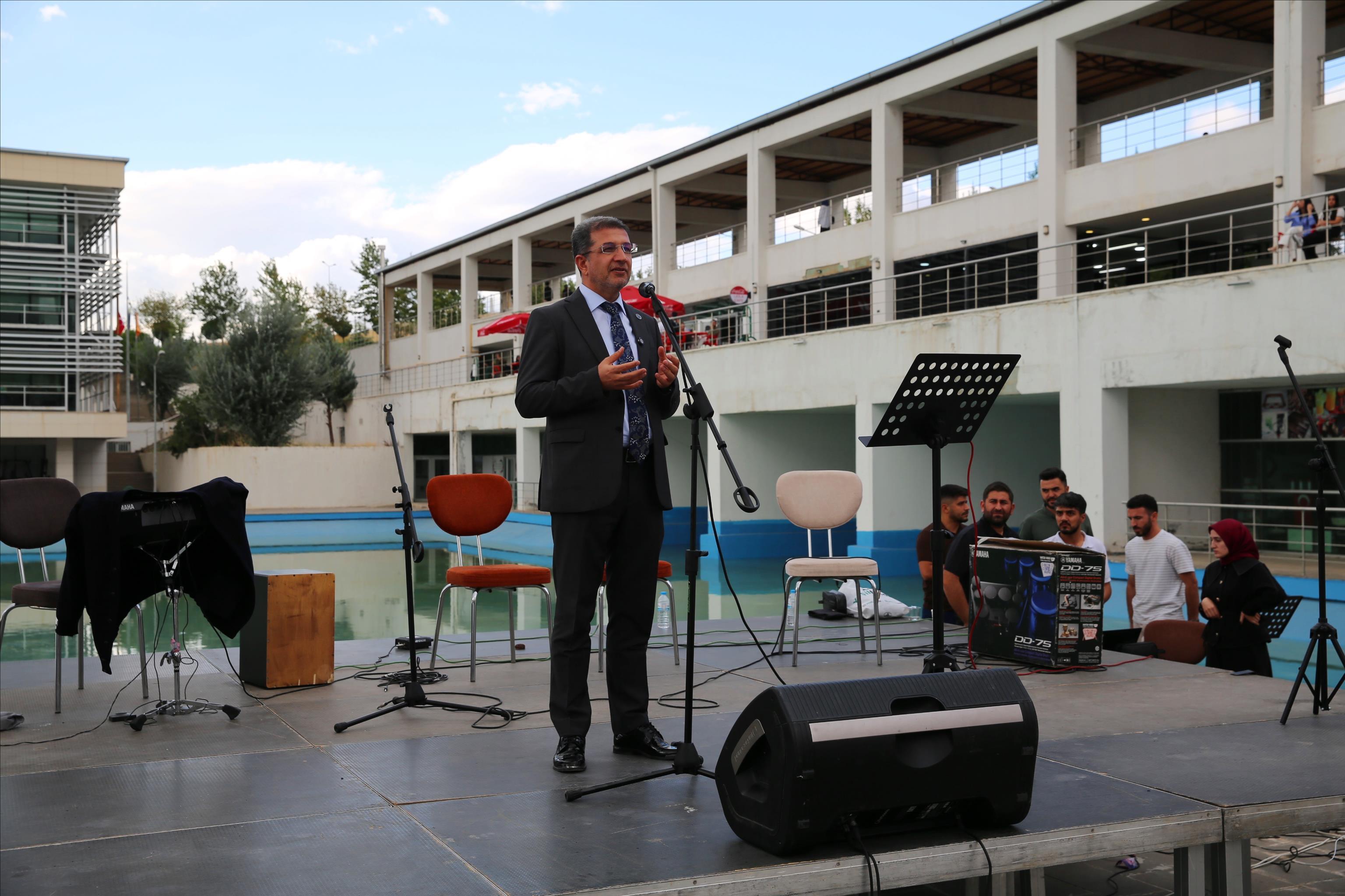 universitemizdeki-kulupler-icin-tanitim-programi-duzenlendi-447ed109-7294-4797-9e30-a63b6967eeed.jpg