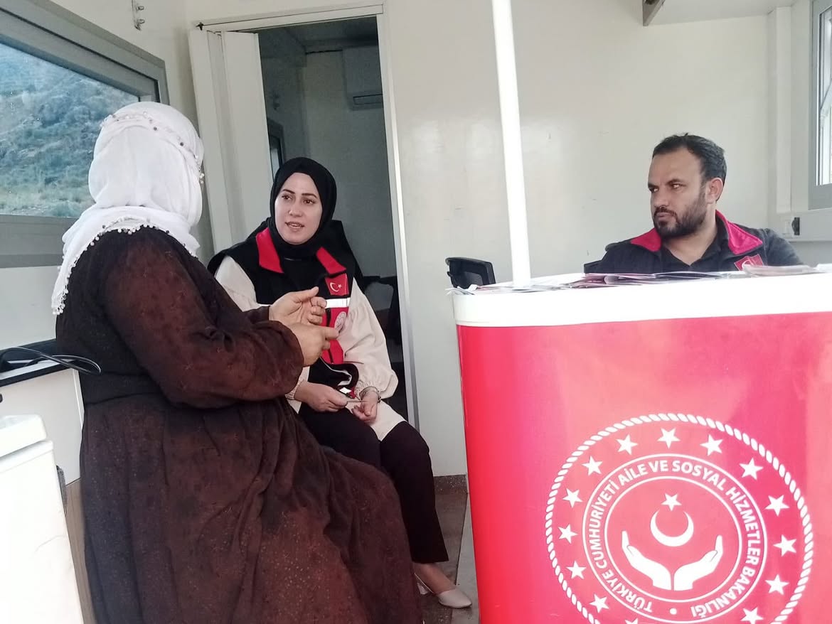 guclukonakta-mobil-sosyal-hizmet-aracimizla-calismalarimiza-devam-ediyoruzcizre-sosyal-hizme-1.jpg