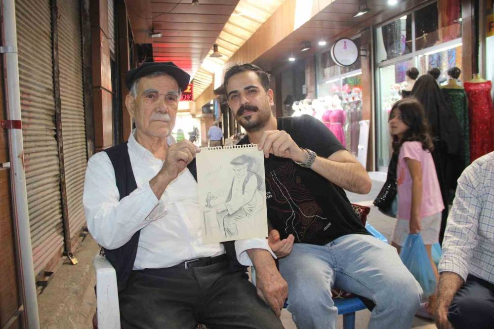 Cizreli Öğretmen, Unutulmaya Yüz Tutan Meslek Ustalarını Karakalem Çalışmasıyla Resmediyor