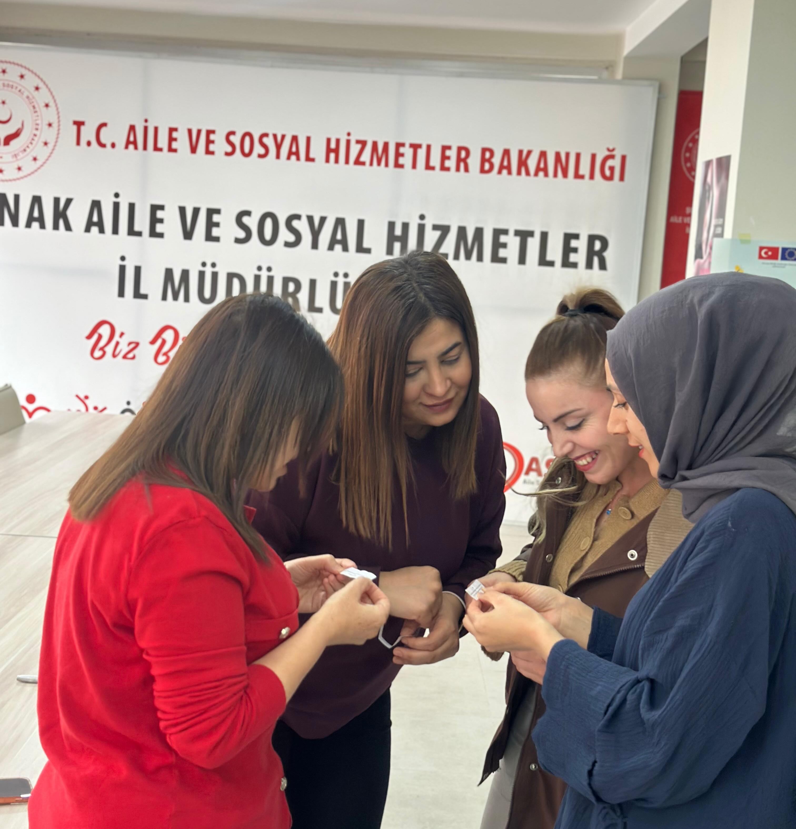 sehit-yakinlari-ve-gazilere-yonelik-duzenlenen-oryantasyon-programi-kapsaminda-aile-danismanlig-2.jpg