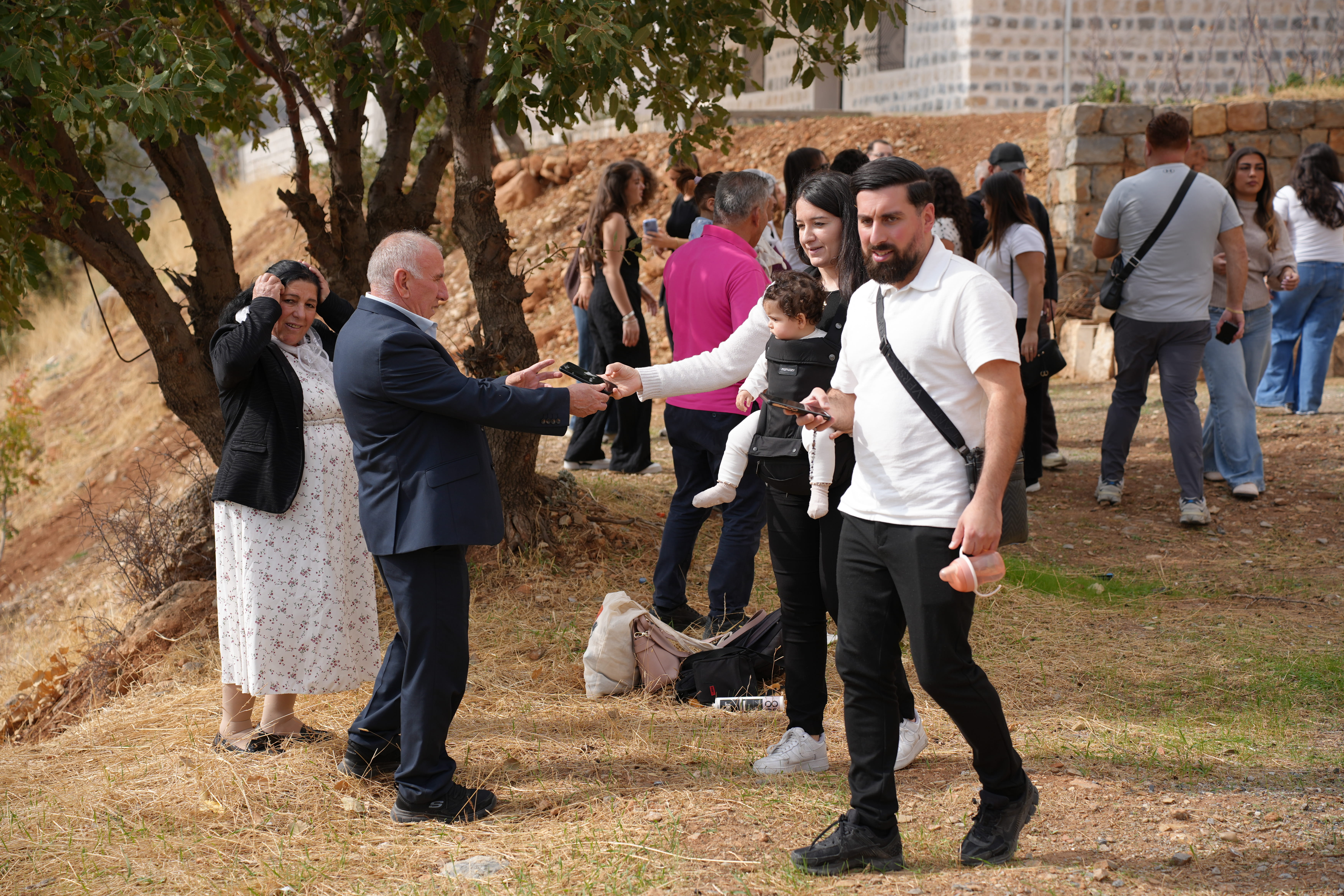 aa-20261024-42852334-42852331-avrupadan-gelen-keldaniler-sirnakin-aksu-koyunu-ziyaret-etti-1-1.jpg