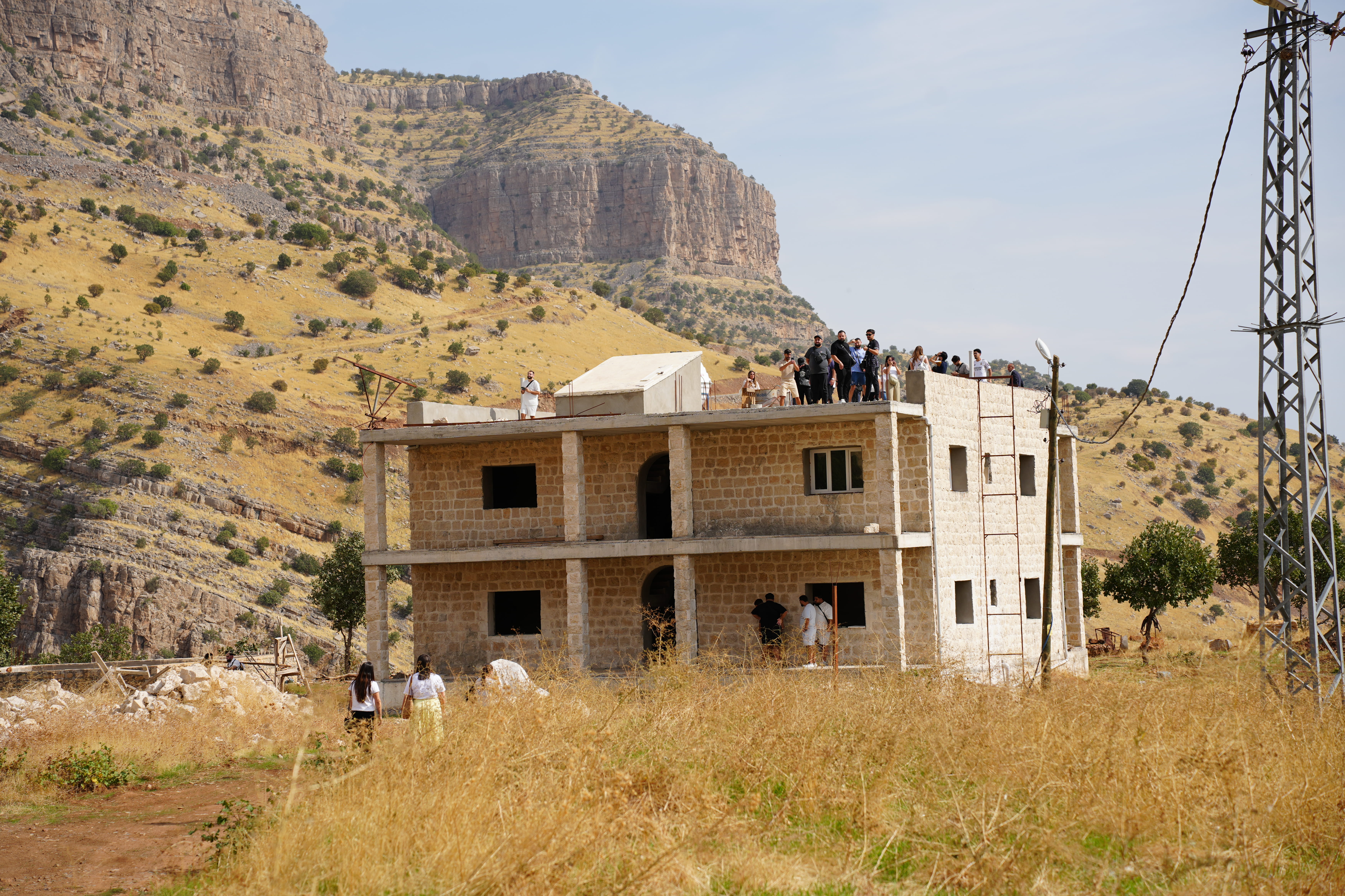aa-20261024-42852334-42852333-avrupadan-gelen-keldaniler-sirnakin-aksu-koyunu-ziyaret-etti-1-1.jpg